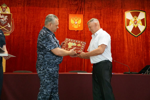 Ульяновские росгвардейцы проводили на пенсию полковника полиции Сергея Долгова