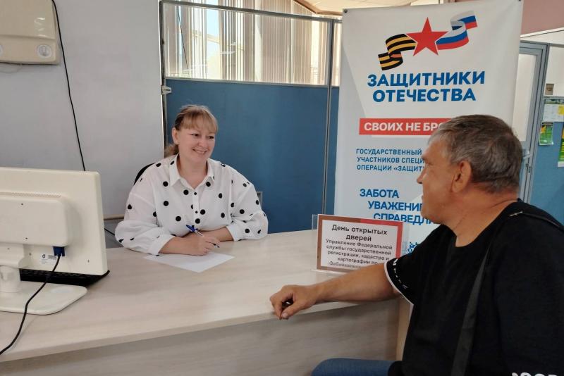 12 предпринимателей и граждан получили консультации в читинском офисе МФЦ от забайкальского Росреестра