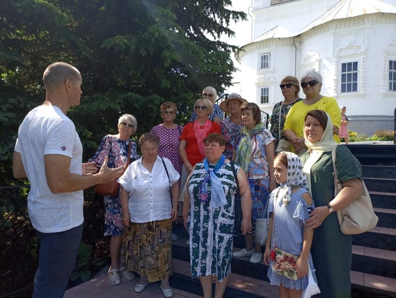 В Кирове ветеран Росгвардии провел экскурсию в рамках городского проекта 