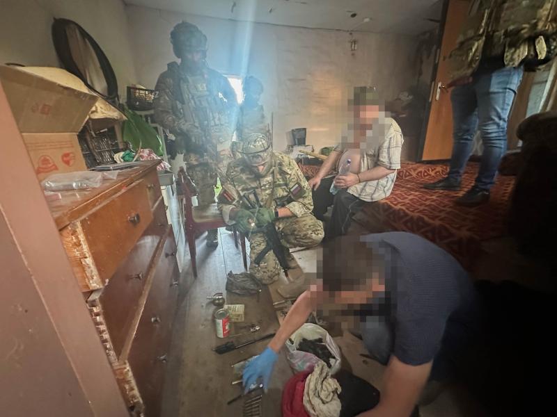 При поддержке спецназа Росгвардии задержан житель Пензенской области, который незаконно хранил в своем доме оружие и боеприпасы