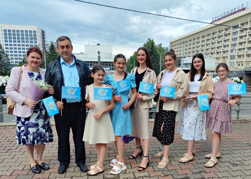 Семья сотрудника СЛД «Красноярск» приняла участие в торжественном городском мероприятии в честь Дня семьи, любви и верности