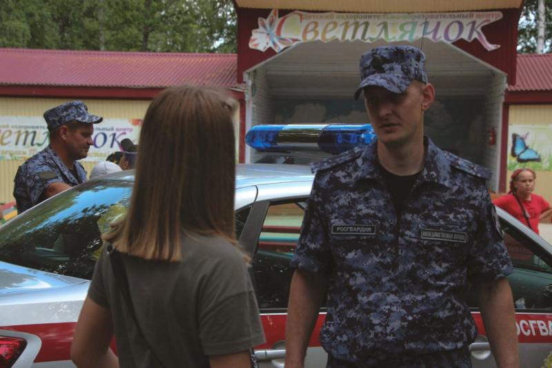 Ульяновские росгвардейцы встретились с юными журналистами