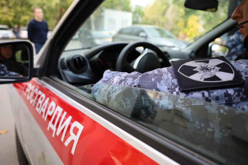 В Казани сотрудники Росгвардии задержали мужчину, подозреваемого в грабеже смартфона у своего знакомого