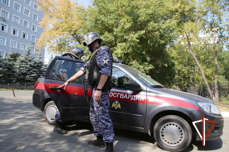 В Челябинске росгвардейцы задержали подозреваемого в нанесении ножевого ранения