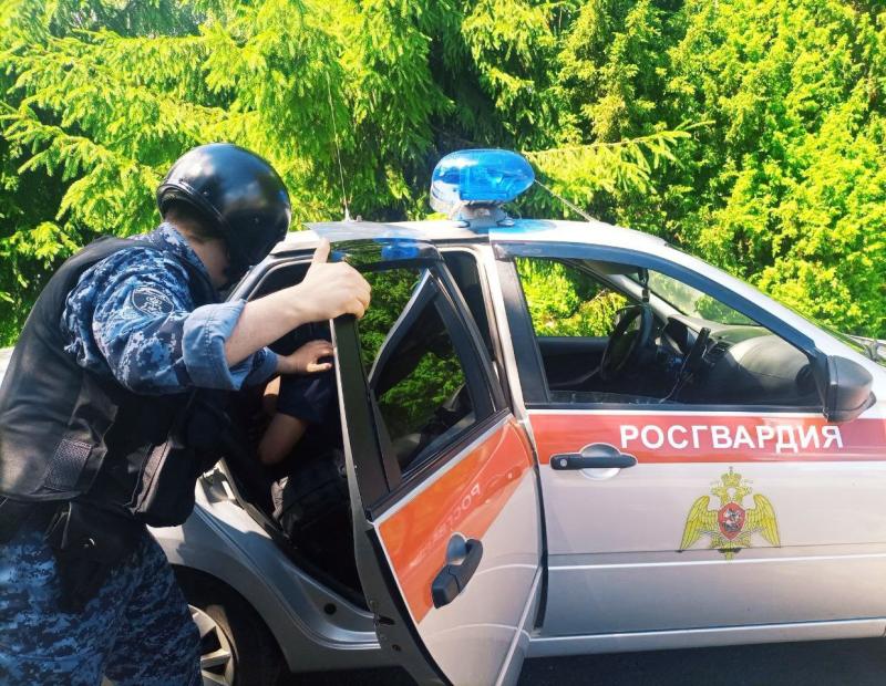 В Московской области сотрудники Росгвардии задержали подозреваемого в краже из магазина