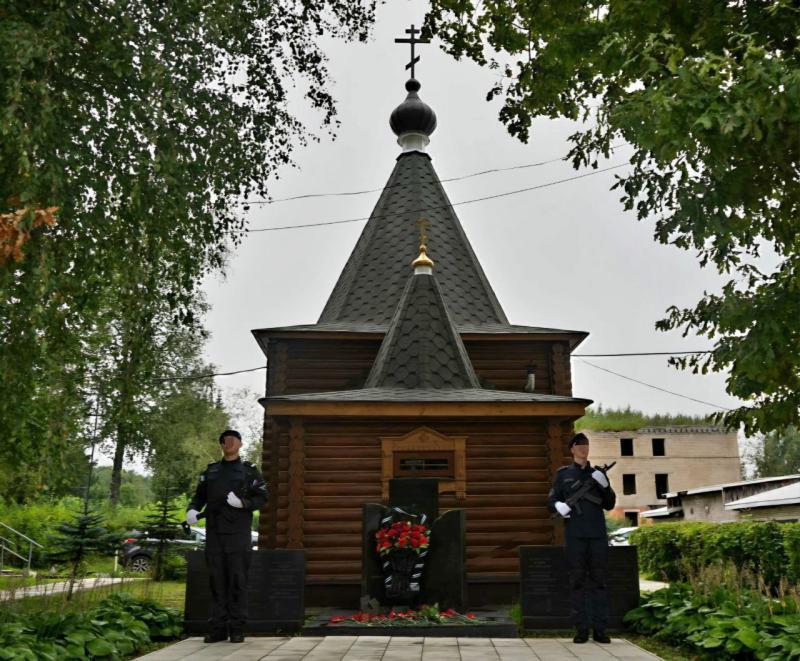 В ОМОН «Пересвет» Росгвардии прошла церемония возложения цветов в память о погибших сослуживцах