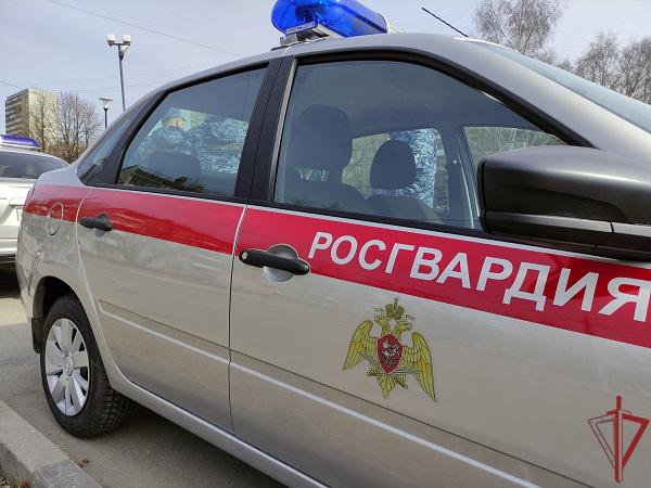 Московские росгвардейцы задержали мужчину, подозреваемого в незаконном хранении наркотиков