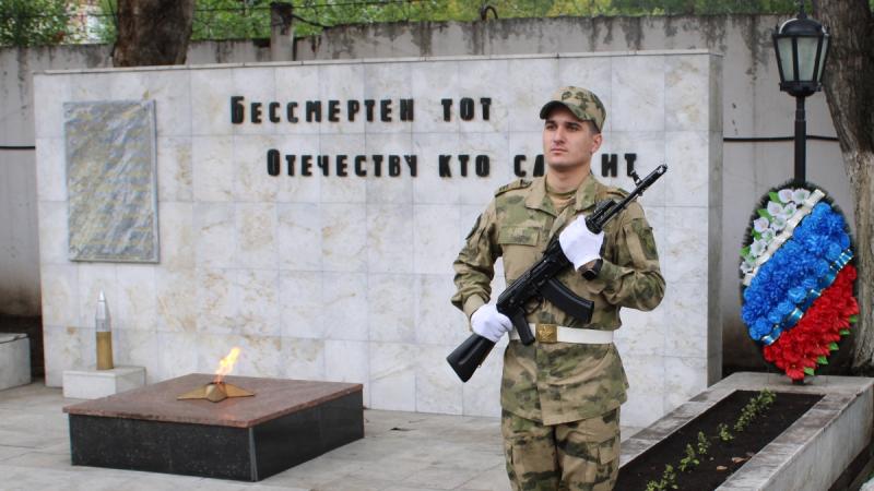 Память погибших в разные годы боевых товарищей почтили росгвардейцы в Тюмени