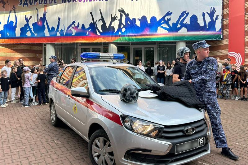 В Татарстане сотрудники вневедомственной охраны продолжают участвовать в ведомственной акции «Каникулы с Росгвардией»