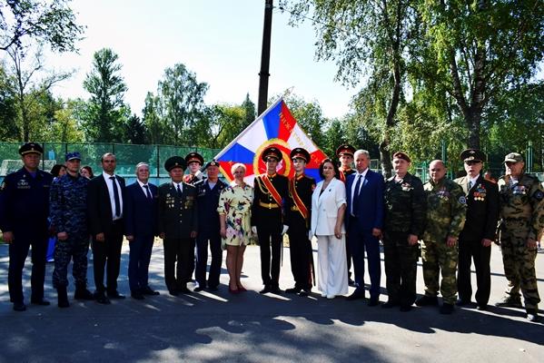 В Нижнем Новгороде сотрудники вневедомственной охраны поздравили кадетов с началом учебного года