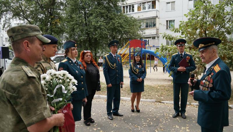 Росгвардейцы поздравили ветеранов ВОВ с Днём города