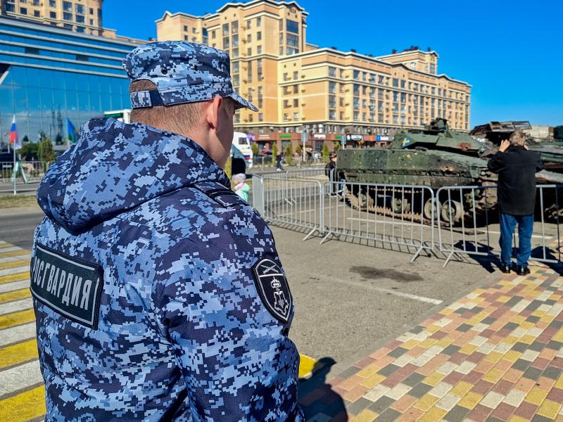 Росгвардейцы обеспечили правопорядок на выставке трофейной техники в Ставрополе