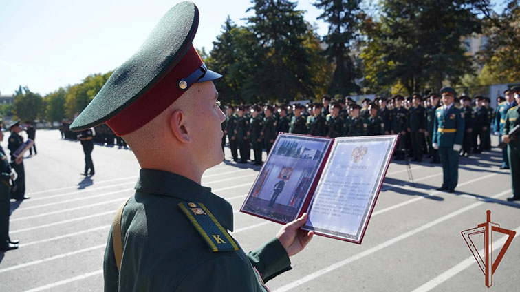 Росгвардия напоминает орловцам о перспективности высшего военного образования