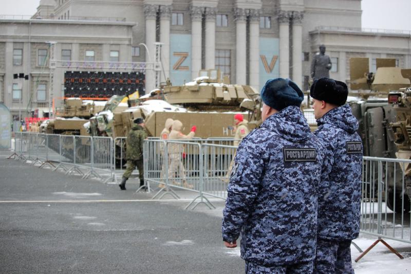 Росгвардейцы обеспечили безопасность на выставке трофейной техники в Самаре