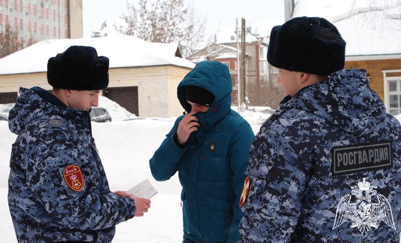 В Кирове росгвардейцы задержали подозреваемого в нанесении побоев охранникам и порче имущества бара