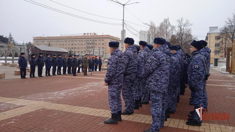 В Орле росгвардейцы приняли участие в предновогоднем гарнизонном разводе