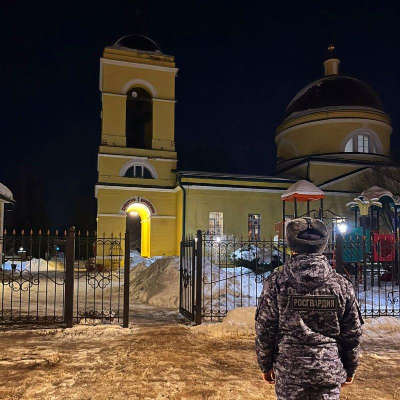 В Солнечногорске Росгвардейцы приняли участие в охране правопорядка в ходе праздничных богослужений.