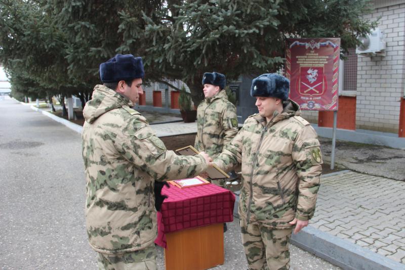 В Грозном поздравили специалистов инженерной службы Росгвардии с профессиональным праздником