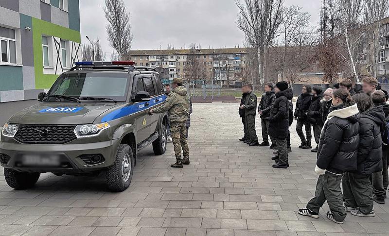 В Мелитополе военный автоинспектор Росгвардии встретился с учениками подшефных классов