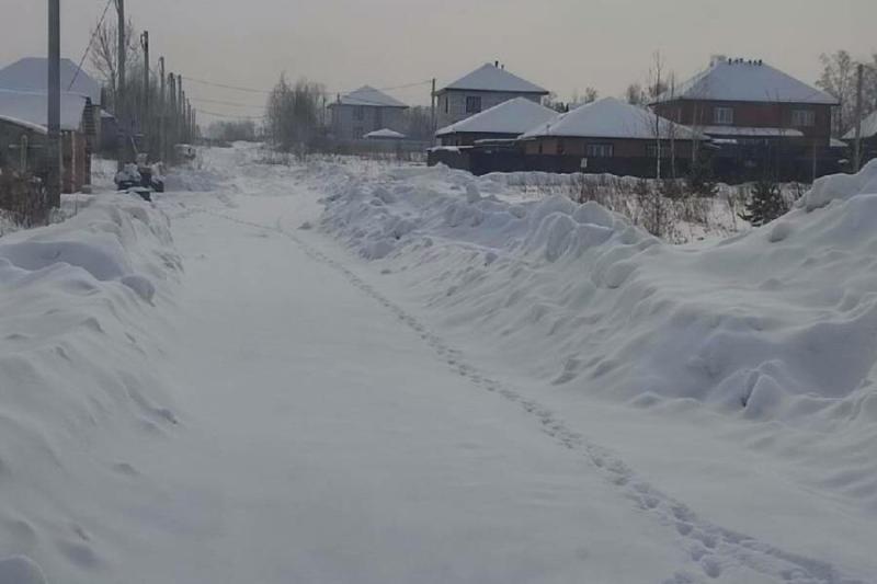 «Проехать не могу»: водители мусоровозов в Новосибирске объяснили почему не вывозят отходы