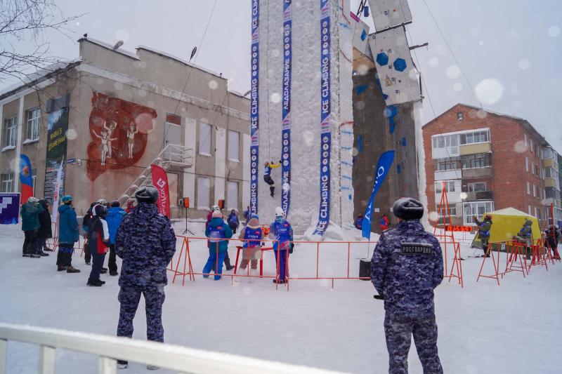 Росгвардия обеспечила безопасность чемпионата по киокусинкай и Кубка России по альпинизму в Кузбассе