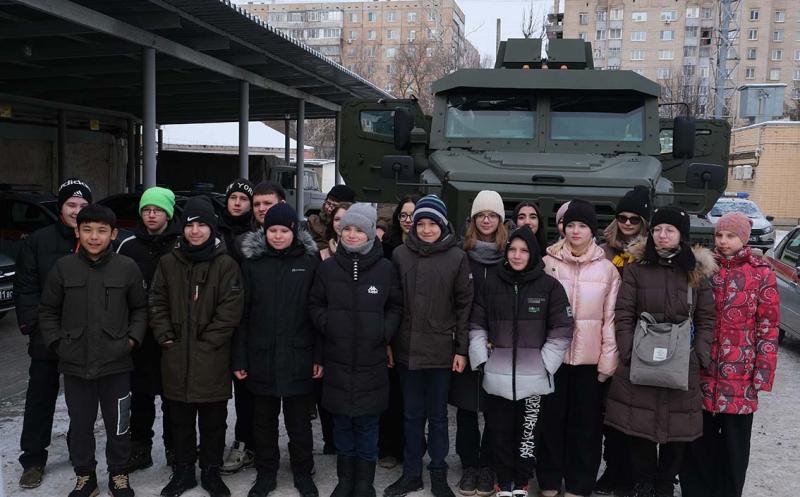 В преддверии Дня защитника Отечества росгвардейцы провели урок мужества для школьников