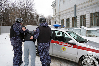 В Ульяновске росгвардейцы задержали подозреваемого в краже акустической системы