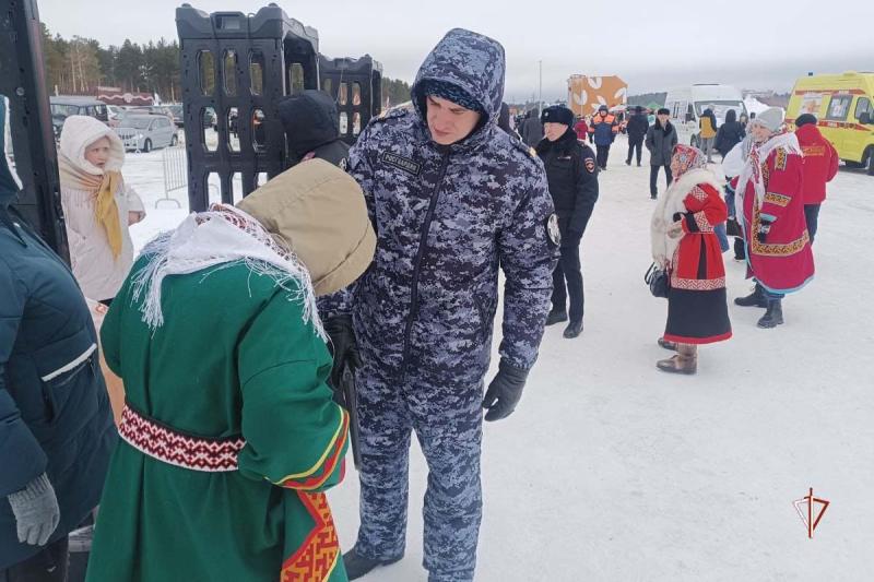 Росгвардия обеспечила порядок и безопасность на Дне Оленевода в Ноябрьске