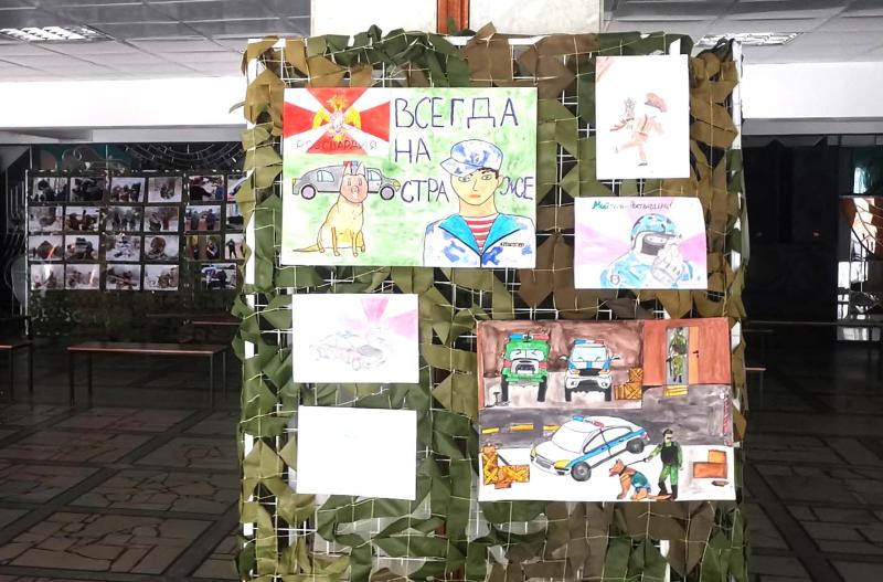 В Орле в преддверии Дня войск национальной гвардии открылась выставка детского рисунка