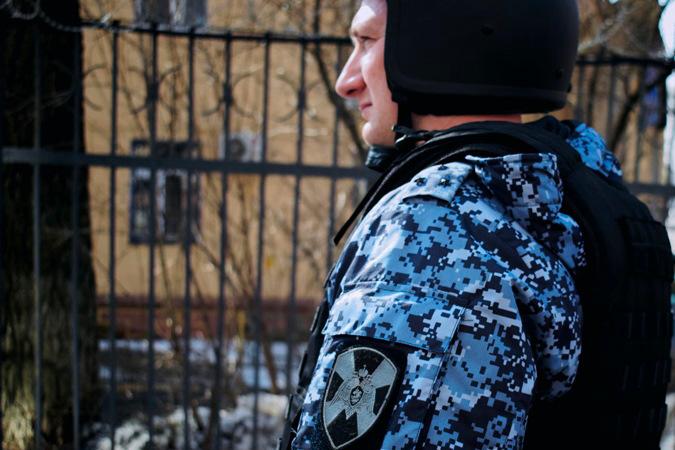 Топкинские росгвардейцы задержали мужчину, который может быть причастен к повреждению чужого авто