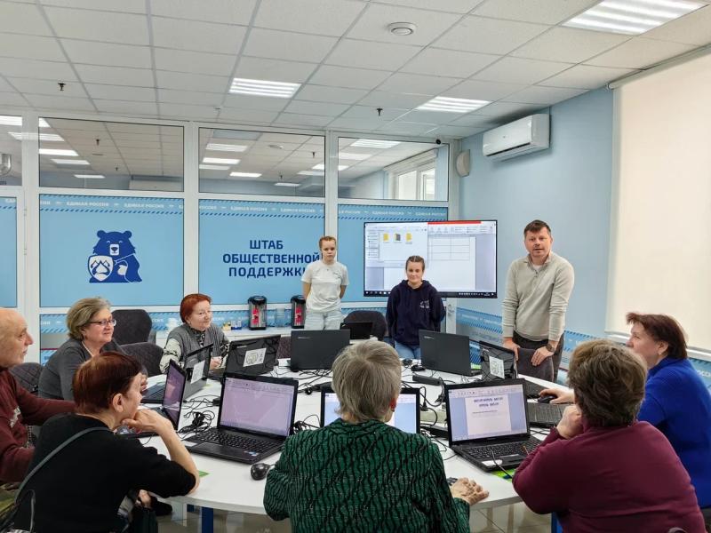 Пожилые ярославцы продолжают постигать азы компьютерной грамотности