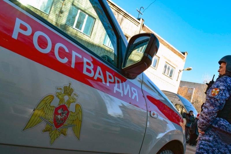 Росгвардейцы оказали помощь новокузнечанке, оперативно задержав ее обидчика