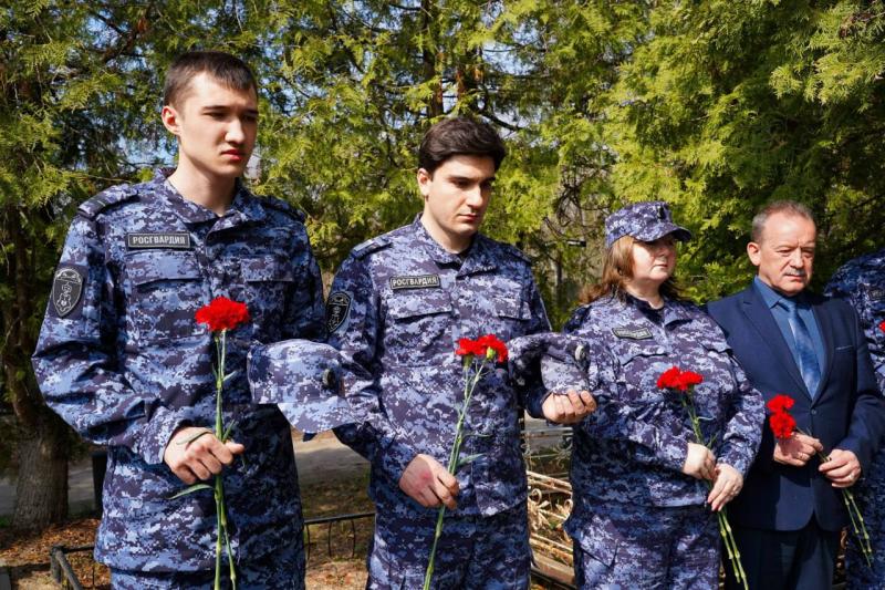 Столичные росгвардейцы почтили память Героя России