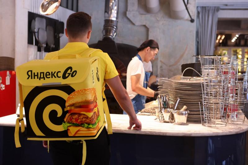 В Яндекс Go курьеры смогут указать, на что копят чаевые