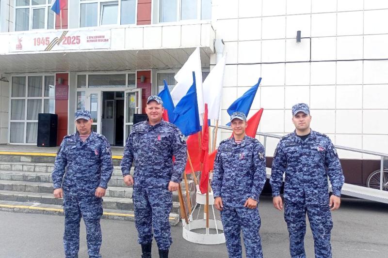 Росгвардейцы обеспечили правопорядок на праздничных мероприятиях и гастрофестивале в Курганской области
