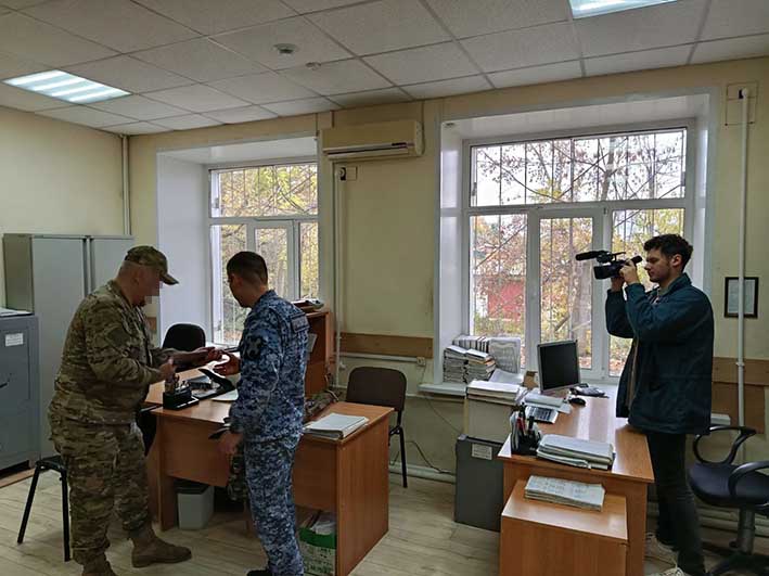 Орловские журналисты познакомились с процессом передачи гражданских ружей в зону СВО