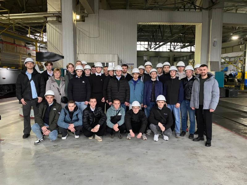 В сервисном локомотивном депо Вологда прошла Неделя без турникетов для Вологодского техникума железнодорожного транспорта
