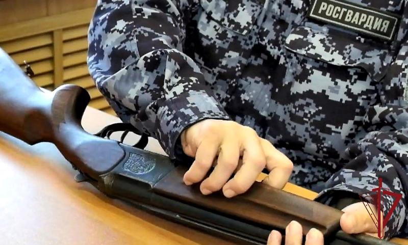Сотрудники Росгвардии напоминают: в Приморском крае проходит акция «Сдай оружие»