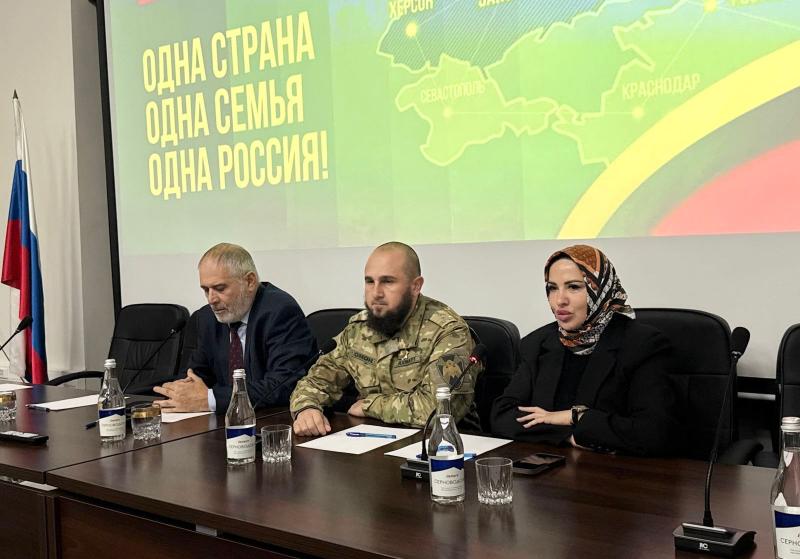 В ГРОЗНОМ ОФИЦЕР РОСГВАРДИИ ПРИНЯЛ УЧАСТИЕ В МЕРОПРИЯТИИ, ПОСВЯЩЕННОМ ДНЮ ВОССОЕДИНЕНИЯ НОВЫХ РЕГИОНОВ С РОССИЕЙ