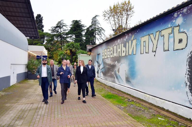 Депутат ЗСК Виктор Тепляков провёл рабочий обход парка «Ривьера» в Центральном районе Сочи