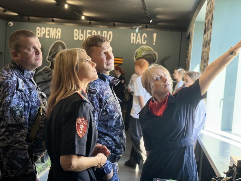 Росгвардия организовала патриотическую экскурсию для подрастающего поколения