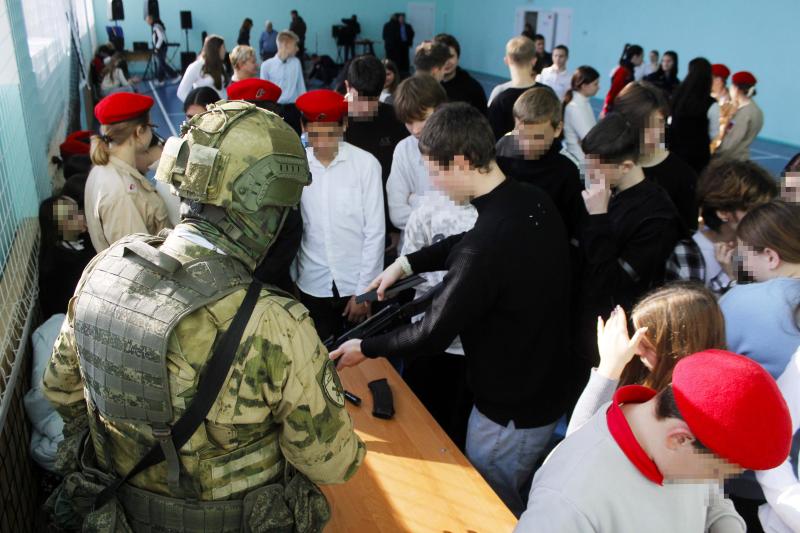 Военнослужащие Росгвардии стали соорганизаторами Дня призывника в Херсонской области