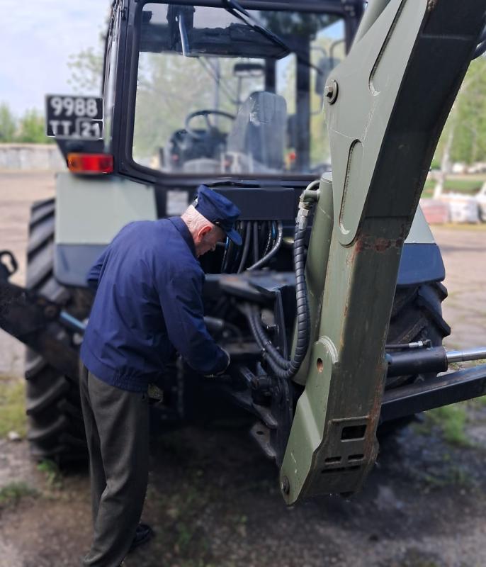 В жилищно-коммунальной службе № 6 (г. Краснодар)
филиала ФГБУ «ЦЖКУ» Минобороны России (по ВКС)
завершен перевод автомобильной и специальной техники
на режим зимней эксплуатации 2025-2026 годов