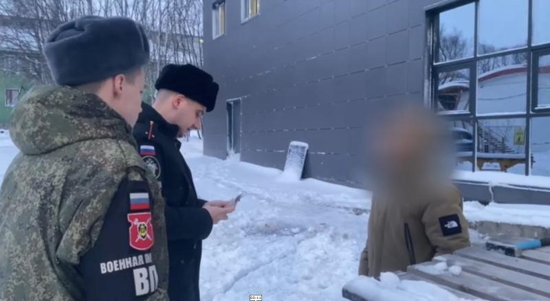 В Мурманске провели рейд по выявлению мигрантов, не вставших на воинский учет