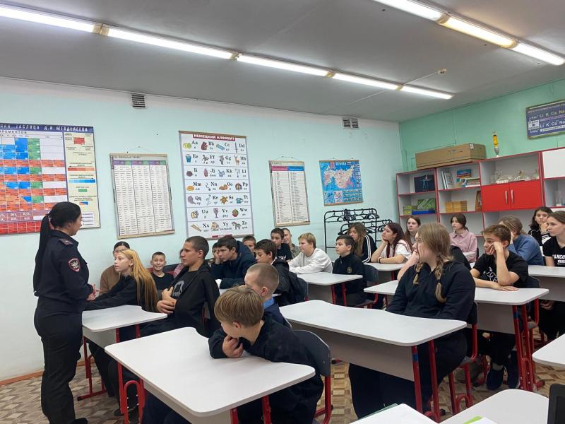 Сотрудники транспортной полиции приняли участие в комплексной оперативно-профилактической акции «Чистое поколение-2025»