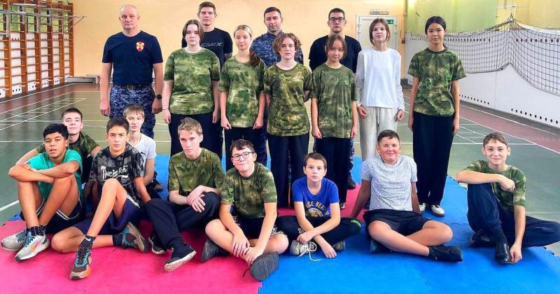 Росгвардейцы провели урок самообороны для школьников в Подмосковье