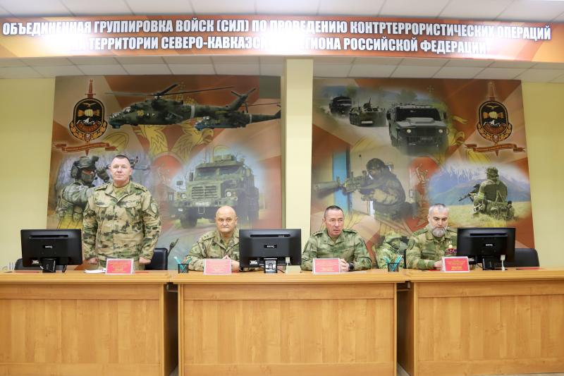 Командующий Северо-Кавказским округом Росгвардии провел рабочее совещание в ОГВ(с)