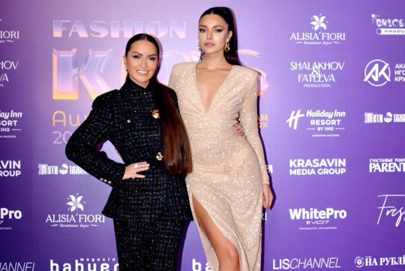 Телеведущая и актриса Юлия Синицына встретила гостей премии Fashion Kids Awards 2025