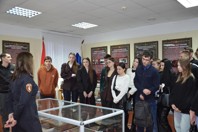 Росгвардейцы провели встречу с тамбовскими студентами, посвященную первому командиру Отдельного корпуса внутренней стражи