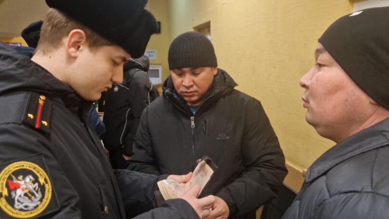 Получивших гражданство РФ, но своевременно не вставших на воинский учет бывших мигрантов искали в Центральном районе Калининграда